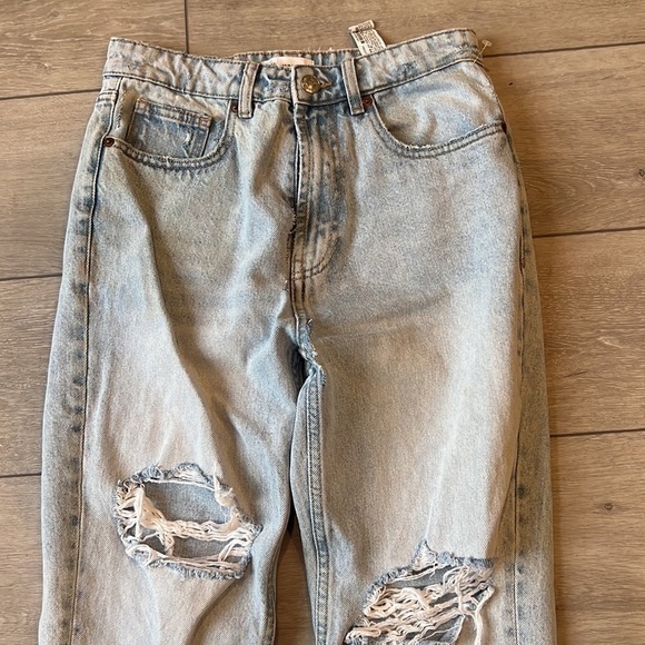 ZARA light wash distressed high waist loose fit ankle length jeans size 6 - Picture 4 of 8